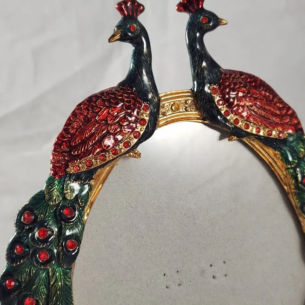 Unbranded embedded unmarked frame